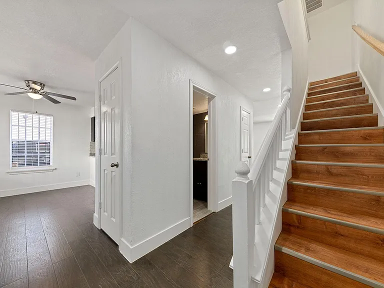 4624 San Jacinto St #D — Photo 11