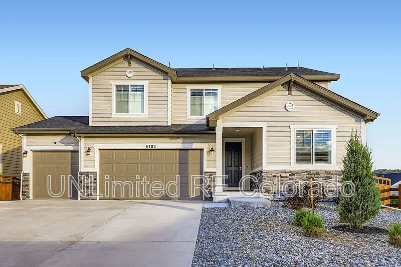 5 bed, 4.5 bath, 3976 sqft, $3,750 — Photo 3