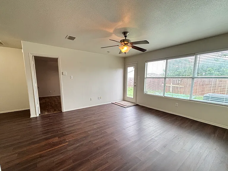 7508 Lazy Spur Blvd — Photo 3