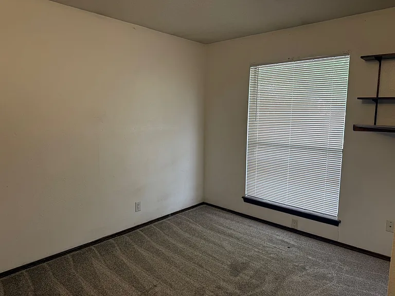 5310 Edwards Dr NE — Photo 16