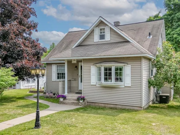 216 Mine St, Norway, MI 49870