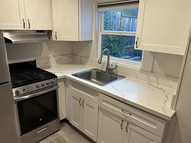 15 7th St #5 — Photo 8