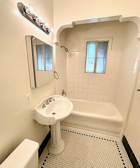 1257 N Flores Ave #H1 — Photo 5