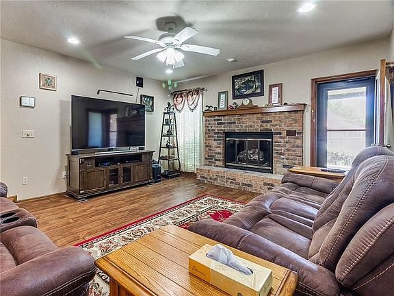 2nd image of 3209 Lois Arlene Cir