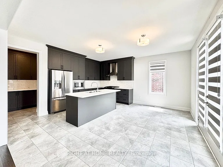 6 Sweet Cicely St — Photo 2