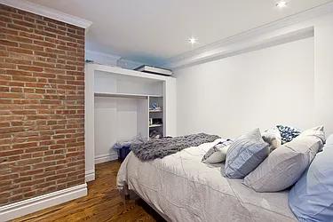 Rented by R New York