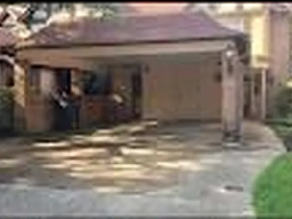 12 Carriage Ln, New Orleans, LA 70114