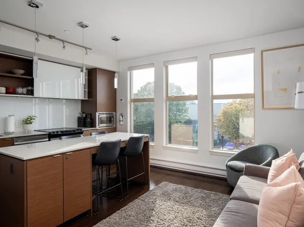 (undisclosed Address), Victoria, BC V8W 1S8