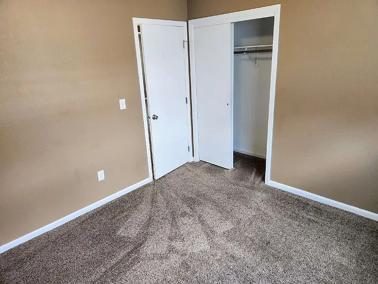 450 Laurel St — Photo 7