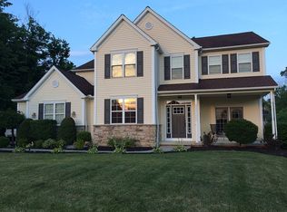 8433 Redwood Ct, Macedonia, OH 44056