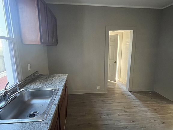 3rd image of 4407B 6th St