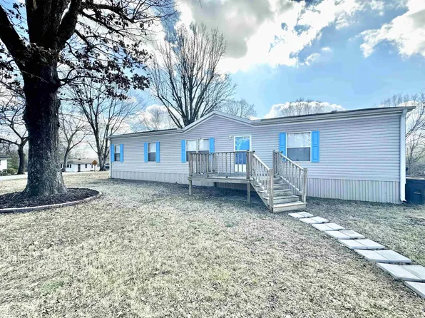 11 Cades Loop Rd, Trenton, TN 38382