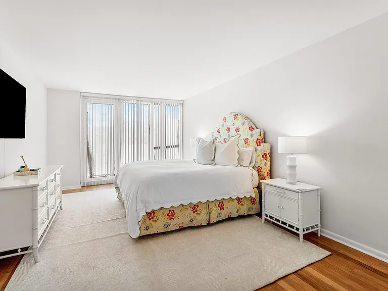 529 S Flagler Dr #6G — Photo 19