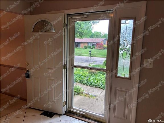 3rd image of 880 Fernshire Dr