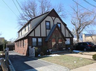 489 Horton Hwy, Williston Park, NY 11596