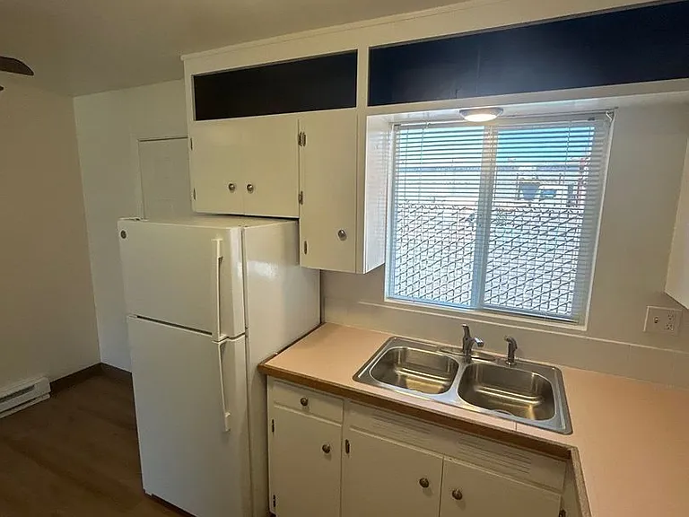 1835 Beach Ave NE #7 — Photo 6