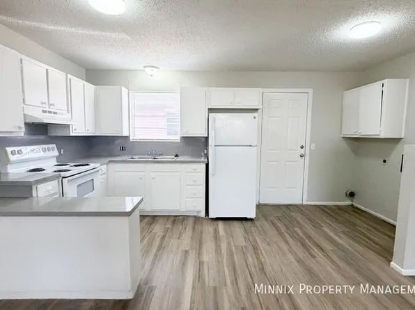 2412 W 16th St #A, Plainview, TX 79072