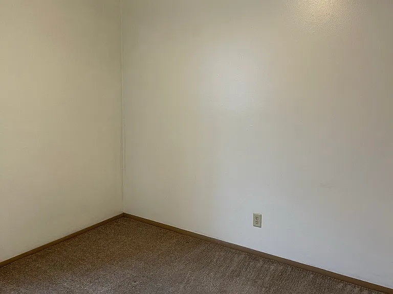 612 E Court St #9 — Photo 9