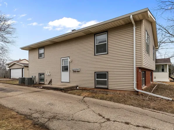 1050 Van Buren Ave, Oshkosh, WI 54902