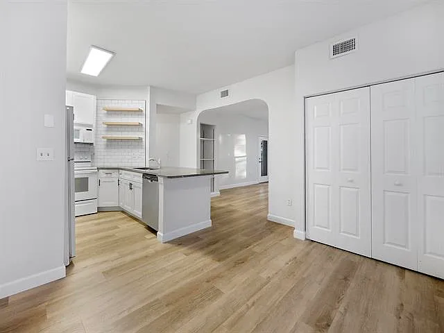 25115 Harbour Vista Cir — Photo 2