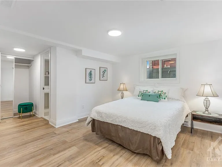 2093 Saunderson Dr — Photo 4
