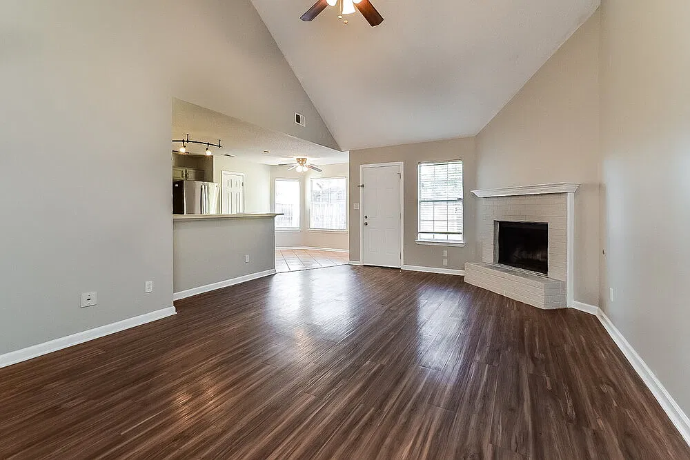 3 bed, 2.0 bath, 1338 sqft, $2,520 — Photo 3