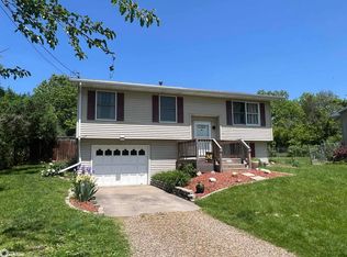 107 Glasgow Rd, Fairfield, IA 52556