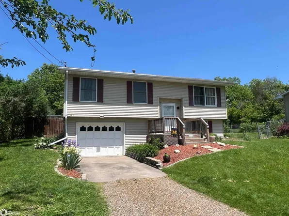 107 Glasgow Rd, Fairfield, IA 52556
