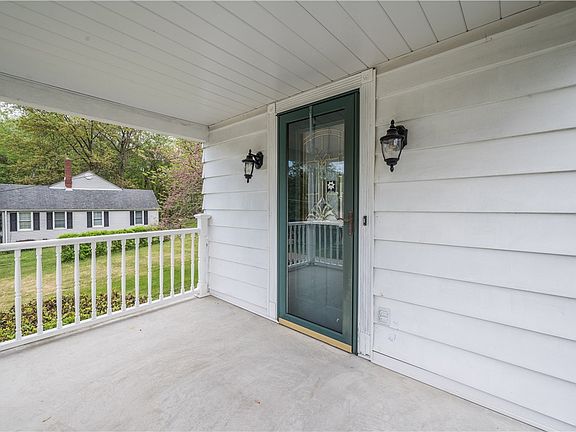 3rd image of 948 Fairoaks St