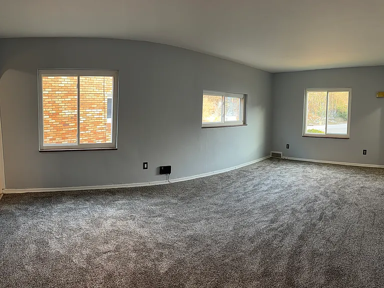 569 Loretto Rd — Photo 7