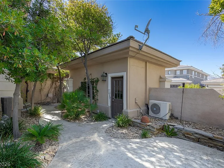 724 Pinnacle Heights Ln — Photo 5