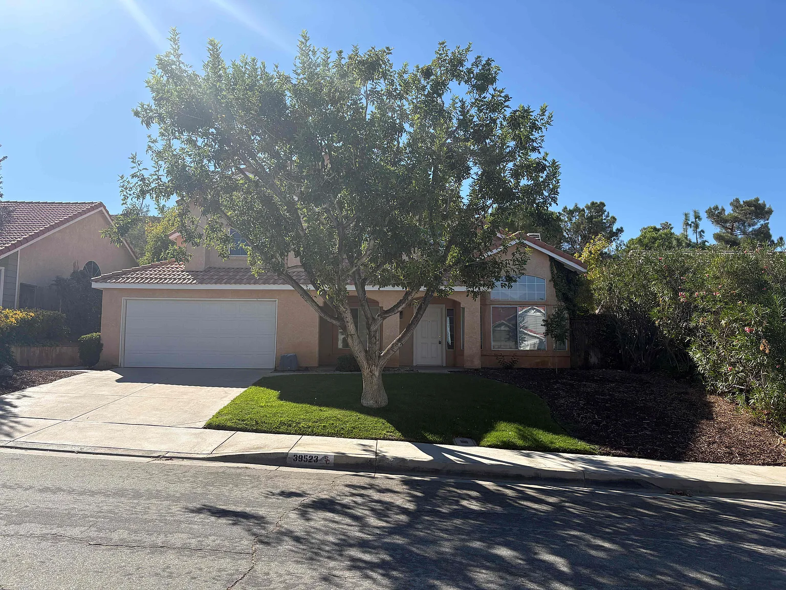 3 bed, 2.5 bath, 1975 sqft, $3,025 — Photo 1