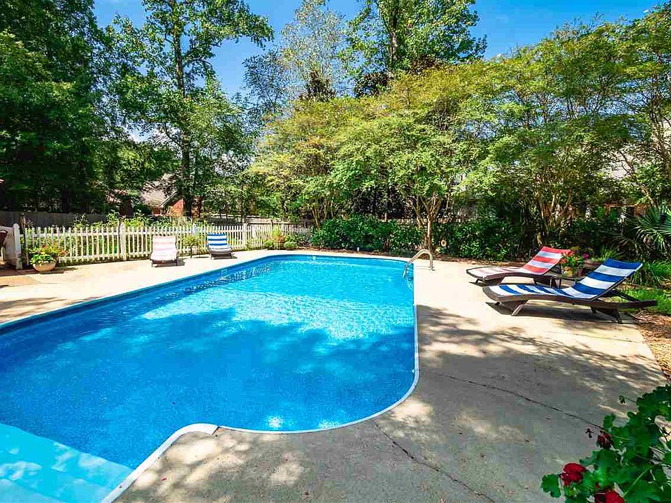 1st image of 172 Woodlands Green Dr