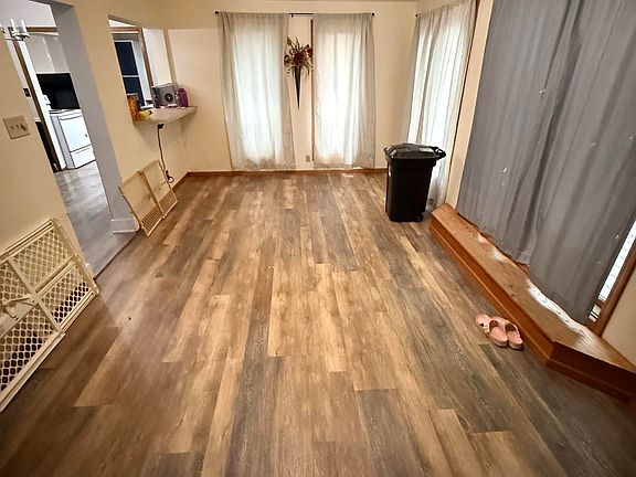 3rd image of 3920 Stone Ave