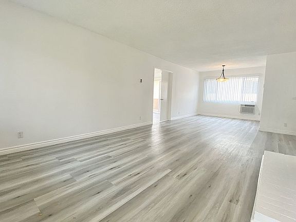 4th image of 11924 Montana Ave #10