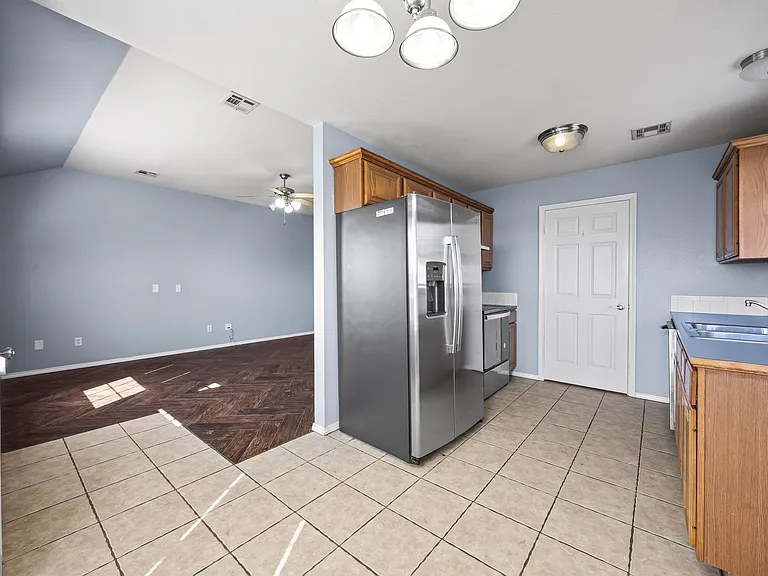 851 Honeysuckle Dr — Photo 8