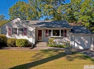 98 Grove Rd, Kings Park, NY 11754