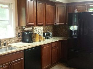 23 Hobart St, Keyport, NJ 07735