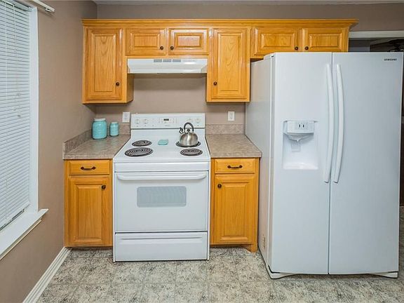 4th image of 611 Hill St