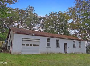 1207 Delaware Dr, Matamoras, PA 18336