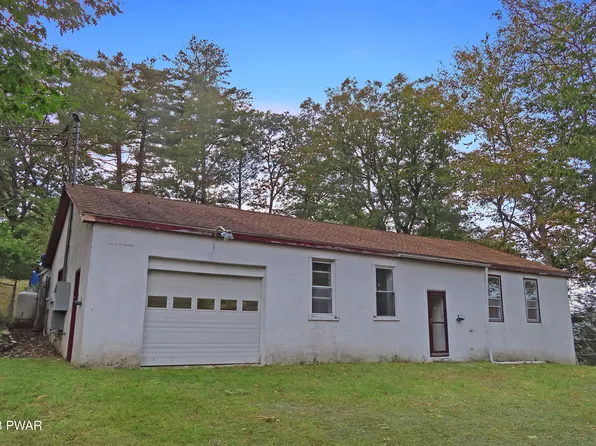 1207 Delaware Dr, Matamoras, PA 18336