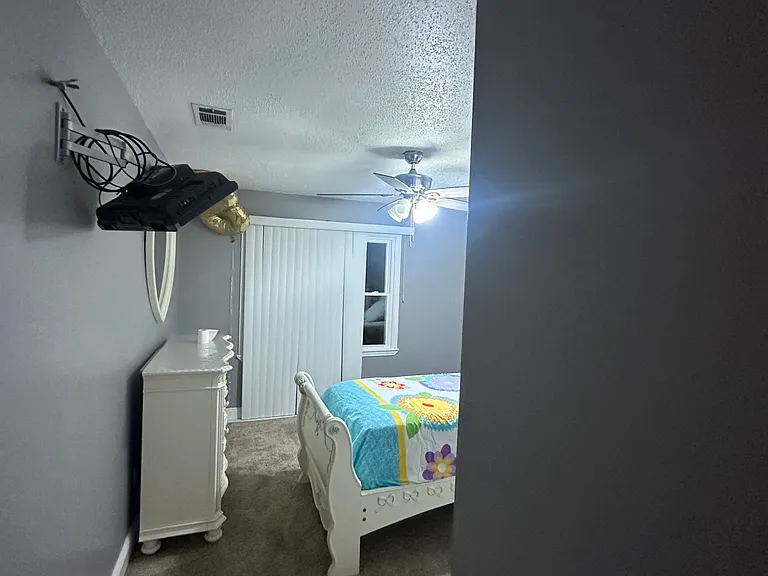 412 Glenmeade Ct — Photo 12