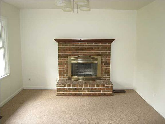 3rd image of 2216 S Lombard Ave
