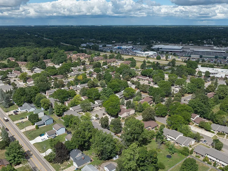 Evergreen Park — Photo 8