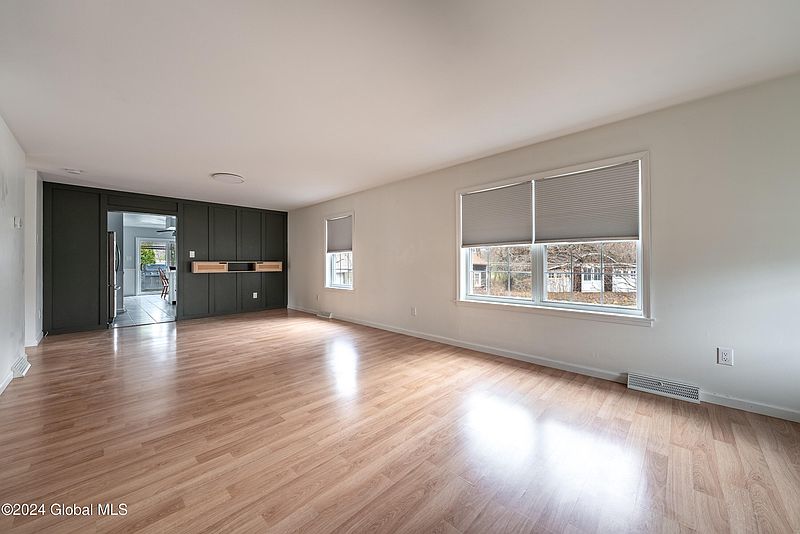 3rd image of 15 Lansing Avenue