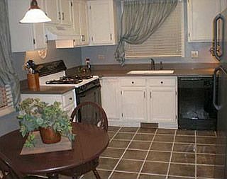 4th image of 1438 N Pembroke Dr