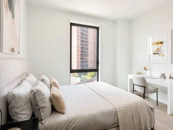 69-65 Yellowstone Boulevard image 4 of 6