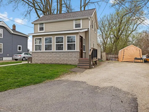 135 Elm STREET, Pewaukee, WI 53072