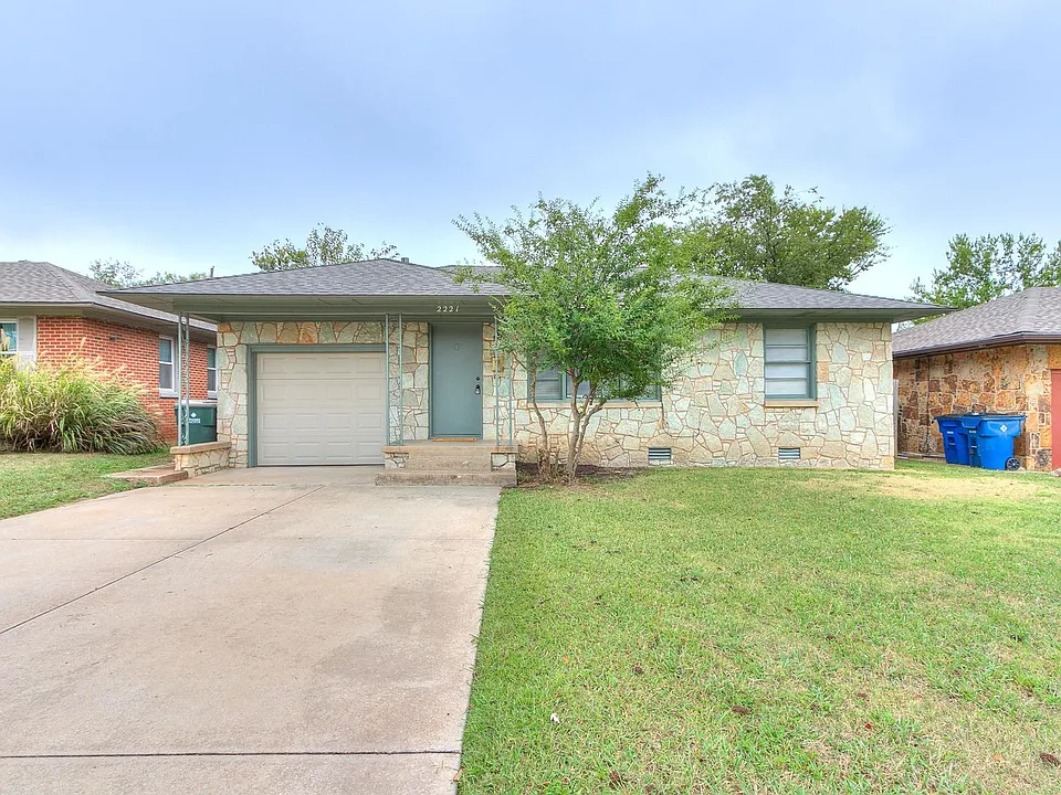 2221 Churchill Pl