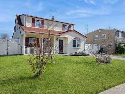 105 Old Oak Lane, Levittown, NY, 11756